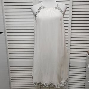 LUSH Medium Despacito White Embroidered Shift Dress Mini